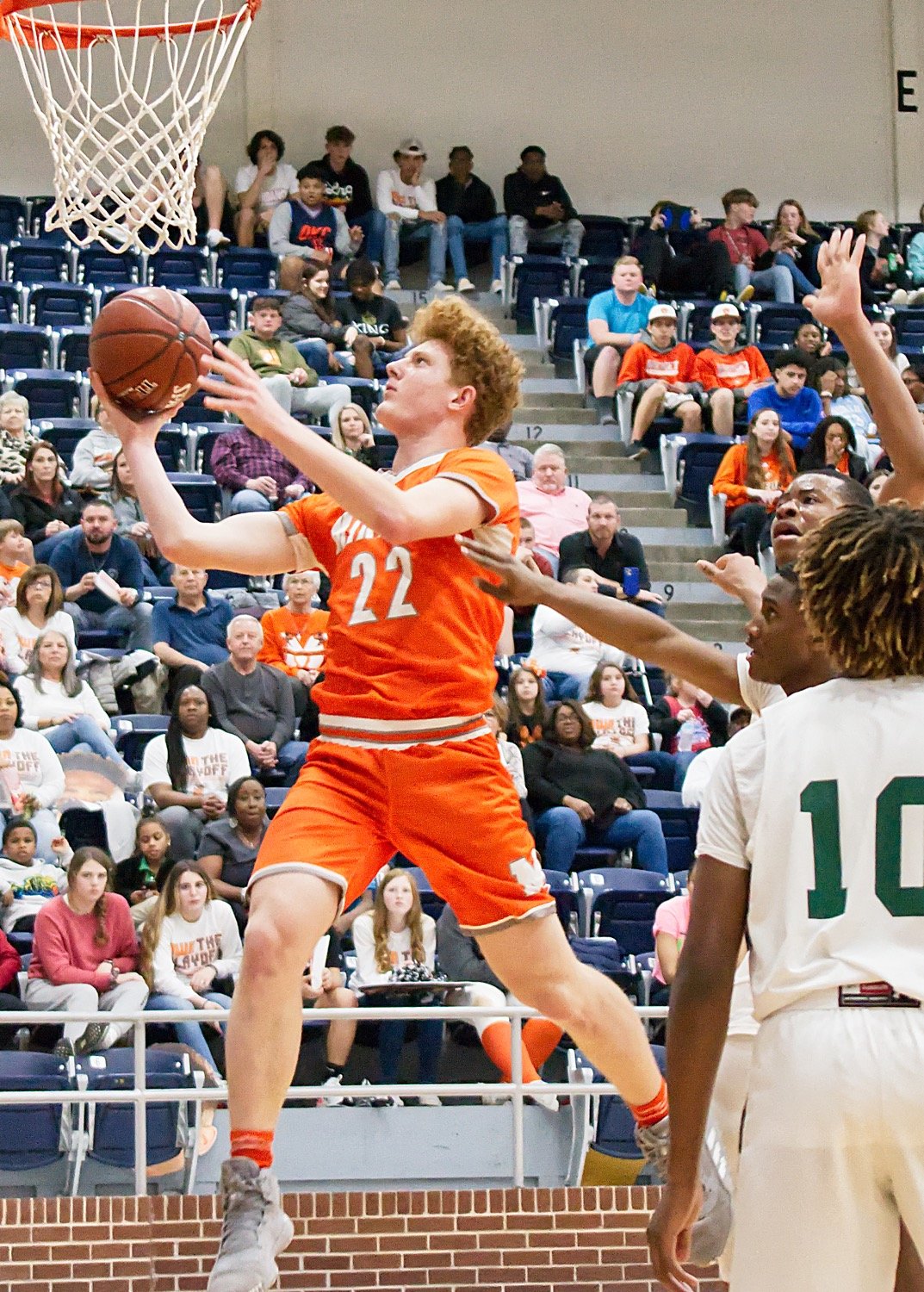 Dawson Pendergrass of Mineola goes in for a layup in the Yellowjackets’ 80-65 bidistrict victory Monday over Gateway Charter Academy from Dallas.